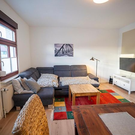 Haus Unterm Mammutbaum - Elberadweg Appartement Maagdenburg Buitenkant foto