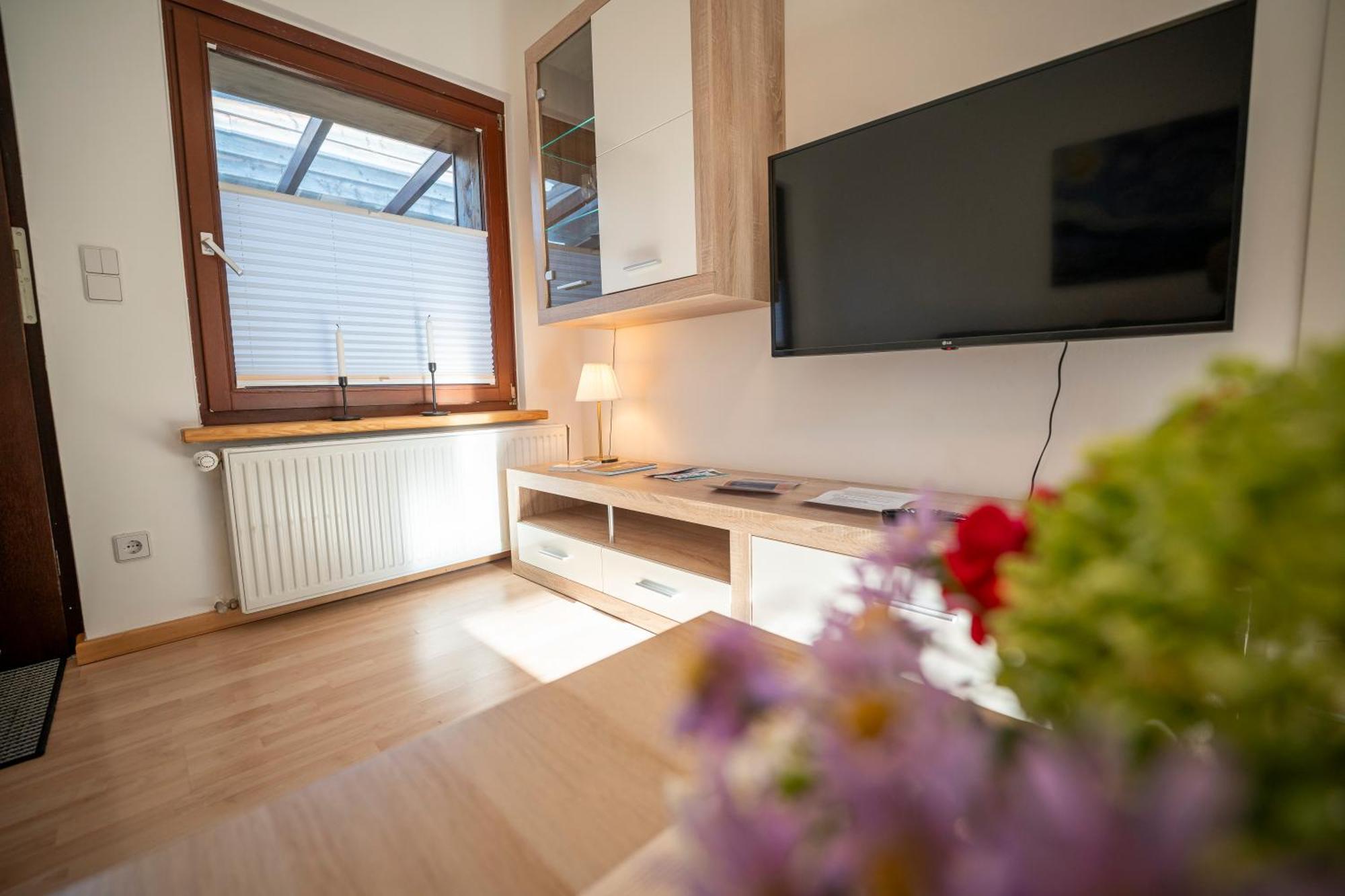 Haus Unterm Mammutbaum - Elberadweg Appartement Maagdenburg Buitenkant foto